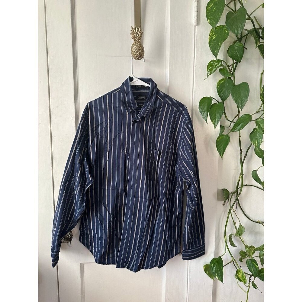 HAGGAR men’s size medium button-down shirt